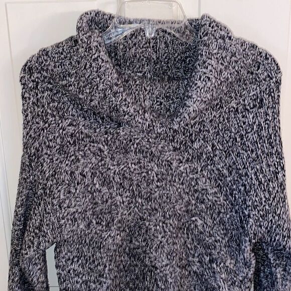 🔥3/$20🔥 New York & Company turtleneck sweater size XS - Picture 2 of 10